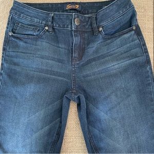 Excellent Preowned Condition Seven 7 Skinny Jeans Size 8. Very cute.